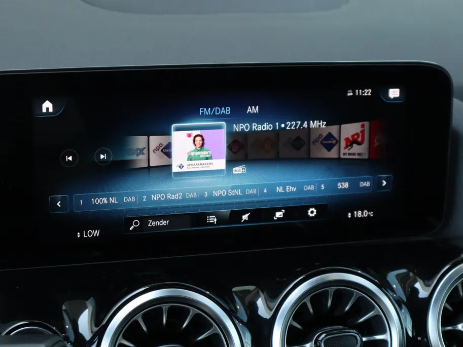Mercedes-Benz B-Klasse 180 Business Solution AMG l Stoelverwarming l Ambiente verlichting l Achteruitrij camera