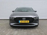 Mazda 3 2.0 e-SkyActiv-G M Hybrid 122 Luxury | Trekhaak | Stuur-/stoelverwarming | Leer | 360 Camera | Stoelgeheugen | 18' LM | HUD | LED | Cruise adapt. |