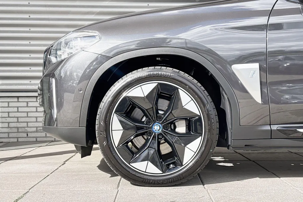 BMW iX3 High Executive 80 kWh