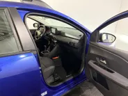 Dacia Sandero Stepway 100PK TCe 100 ECO-G Expression | 1e eigenaar | Trekhaak | Camera | Parkeersensoren | Apple CarPlay/Android Auto | Cruise Control | Licht & Regen Sensor |