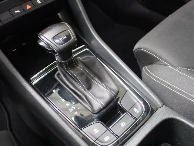Škoda Karoq 1.5 TSI ACT Sportline Business Navigatie | Camera | Trekhaak | Stoelverwarming