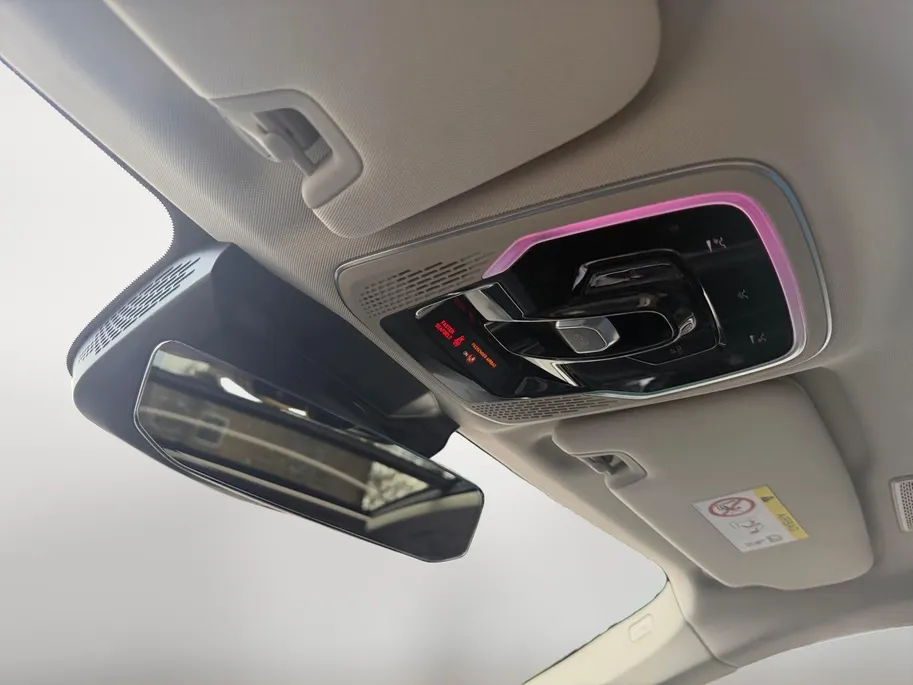 Lynk & Co 01 1.5 Apple Carplay/Android Auto , stoelverwarming , panoramadak , navigatiesysteem full map , camera 360 , elektrisch verstelb. bestuurdersstoel met geheugen , elektrisch bedienbare achterklep ,                                               lichtmetalen ve
