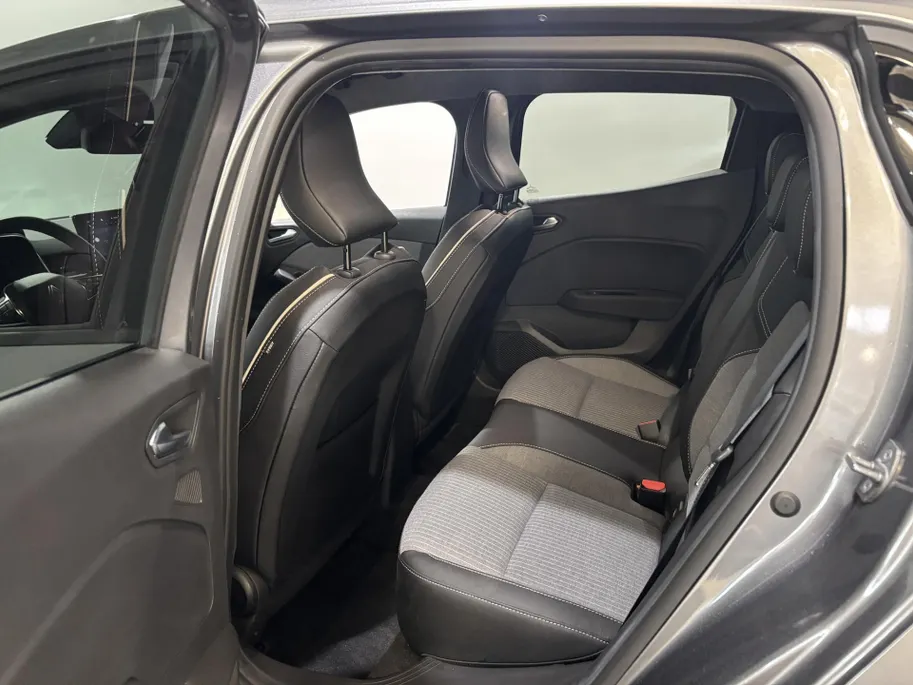 Renault Clio 90PK TCe GPF Techno | 9,3' Navi | Climate Control | Apple CarPlay/Android Auto | Camera | Cruise Control | Parkeersensoren | Full LED | Lichtmetalen Velgen | Digital Cockpit | Licht & Regen Sensor |
