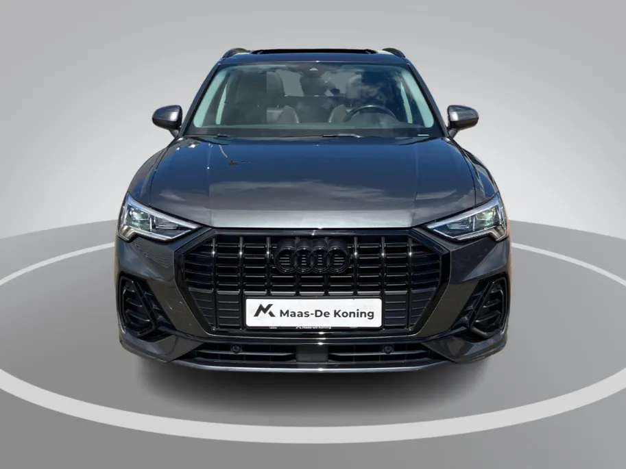Audi Q3 35TFSI 150PK S-Line · Camera · Trekhaak · Panoramadak · Stoelverwarming · Apple/Android Car Play · Dodehoeksensoren ·