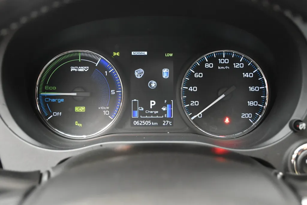 Mitsubishi Outlander 2.4 DOHC MIVEC PHEV 240pk 4WD Aut Intense Trekhaak
