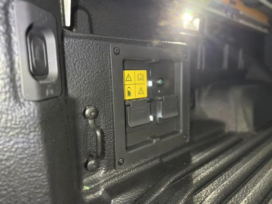 Ford Ranger Wildtrak Double Cab PHEV met o.a. een Elektrisch bedienbare rollertop, Trekhaak, Adaptieve cruise control, Dodehoekdetectie en een Achteruitrijcamera