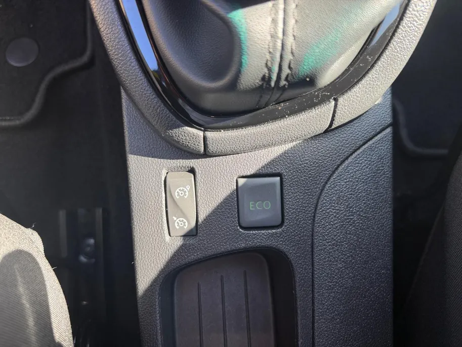 Renault Clio 0.9 TCe Intens | Bluetooth | Cruise & Climate Control | Parkeersensoren | Navigatie | LMV | Onderhoudshistorie | 12 Maanden BOVAG Garantie
