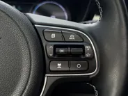 Kia e-Niro ExecutiveLine 64 kWh | Warmtepomp | Memory seats | Stoelverwarming- en ventilatie | JBL audio-installatie | Glazen schuif-/kanteldak | Dodehoekassistentie | Parkeersensoren voor- en achter | Apple/Android Carplay