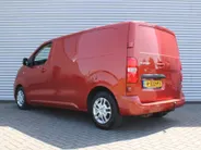 Peugeot Expert 227S 2.0 BlueHDI 180 Premium Pack | Trekhaak | Navi | Camera | Dodehoek detectie | Automaat | PDC | Airco | Cruise | Betimmerd | Betonplex vloer |