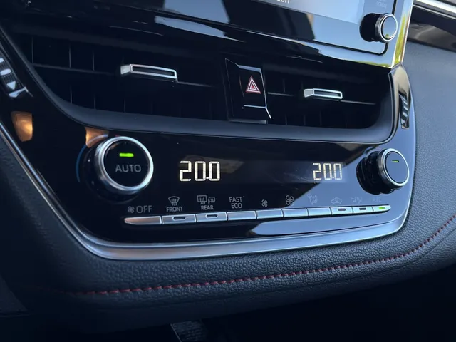 Toyota Corolla 1.8 Hybrid Executive | Bi-Tone | All Seasons
