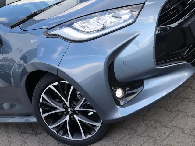 Toyota Yaris 1.5 Hybrid 115 Dynamic | V+A Parkeersensoren | Stoel & Stuur Verwarming