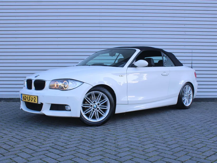 BMW 1 Serie Cabrio 118i Executive | M-Pakket | Stoelverwarming | 17' LM | Windscherm | Parkeersensor v+a | Trekhaak | Navi | Leer | Xenon | Clima |