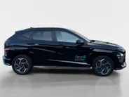 Hyundai Kona 1.6 GDI HEV N Line | Als nieuw !| Suede bekleding | BOSE audio | NU Rijklaarprijs! Incl.garantie, APK, Onderhoudsbeurt etc!