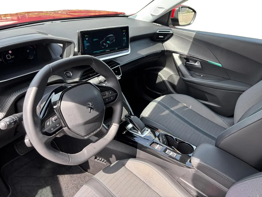 Peugeot e-2008 EV Allure Pack 50 kWh | Stoelverwarming | Cruise | Camera