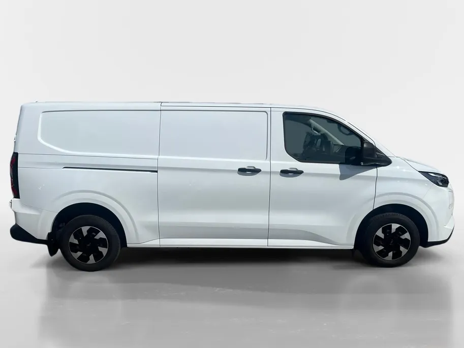 Ford E-Transit Cust. 320 L2H1 Trend 65 kWh Uit voorraad! | 0,99% rente Financial Lease | Driver Assistance Pack Premium | Trekhaak