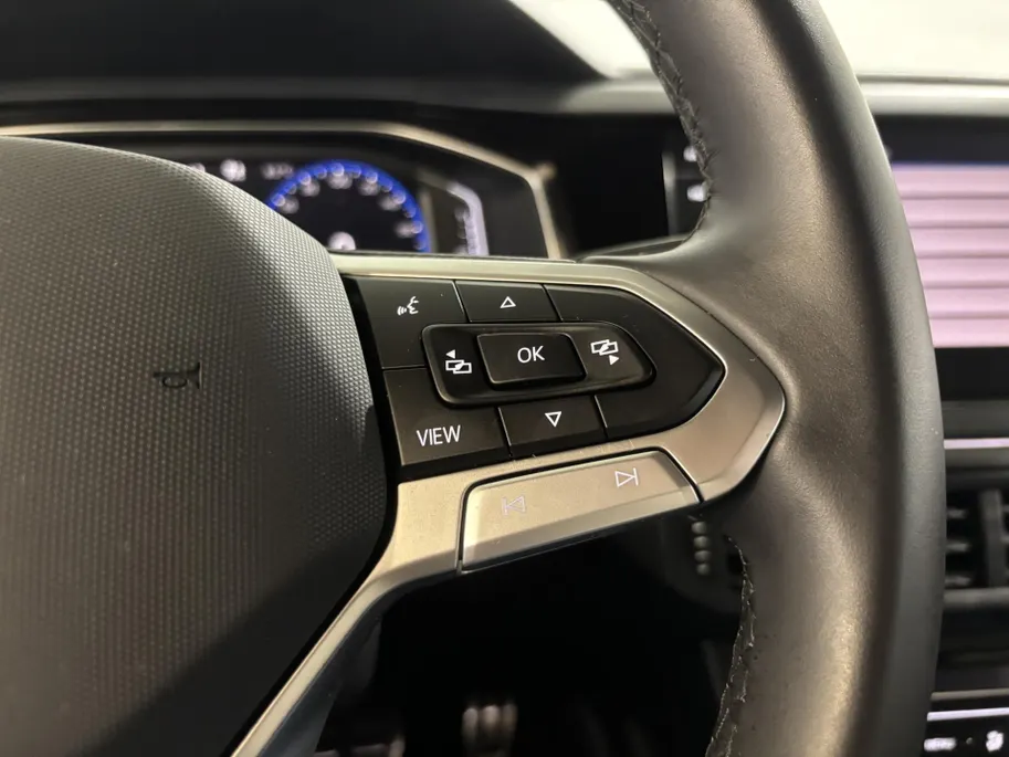 Volkswagen Taigo 115PK TSI R-Line Edition Automaat | Digital Cockpit | Camera | Adaptive Cruise Control | Apple CarPlay/Android Auto | 18' Lichtmetalen Velgen | Climate Control | Armsteun | Parkeersensoren |