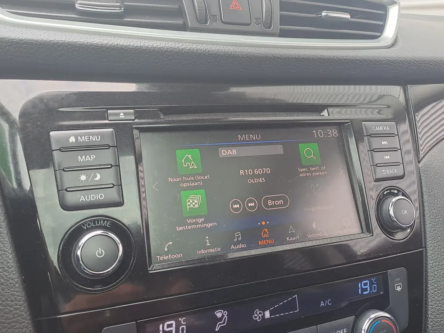 Nissan QASHQAI 1.3 DIG-T Design Edition | Automaat | Trekhaak | Pano Dak | Navi | Cruise | Camera | Apple Carplay/Android Auto | Stoel verrw.