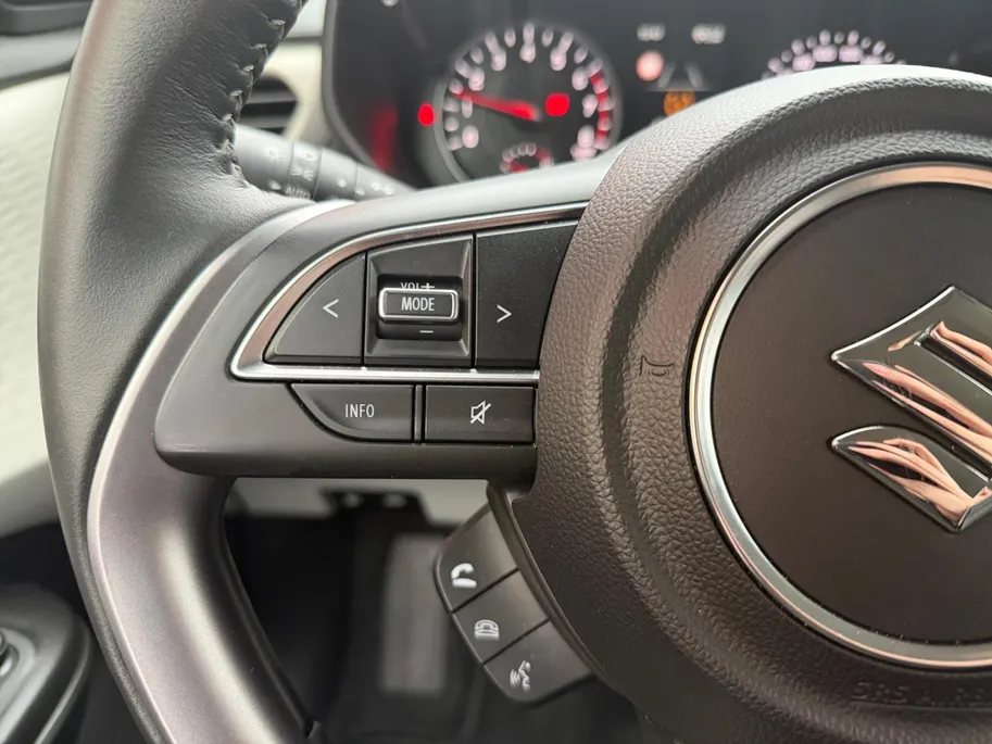 Suzuki Swift 1.2 Select Smart Hybrid 82PK | All Season banden | Navigatie | Climate Control | Adaptive Cruise Control | Achteruitrijcamera | Parkeersensoren achter | Stoelverwarming |