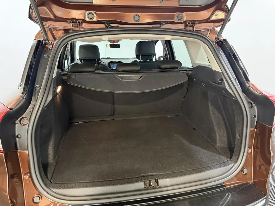 Renault Clio Estate 90PK TCe Expression | Navi | Armsteun | Bleutooth | Cruise Control | Lichtmetalen Velgen | Airco | USB | Leder Stuurwiel |