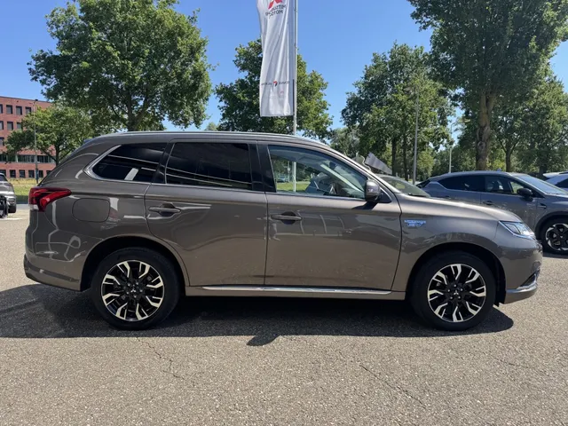 Mitsubishi Outlander 2.0 PHEV Executive | Trekhaak