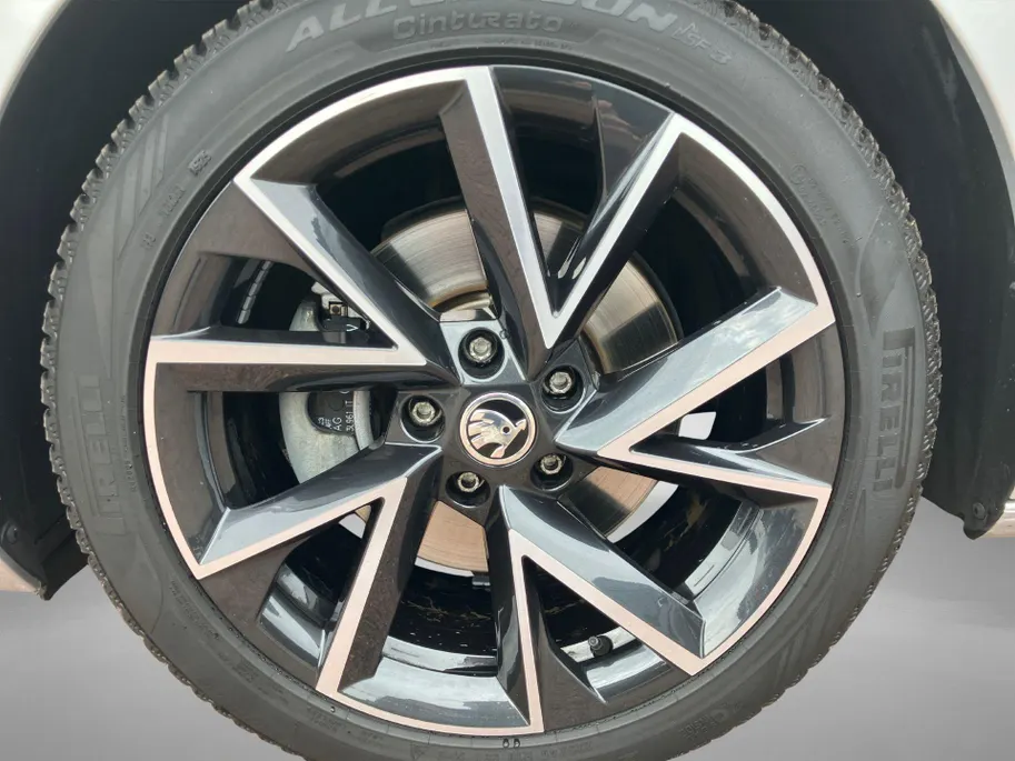 Škoda Superb Combi 1.4TSI 160kW/218PK iV Sportline DSG · Panoramadak · Trekhaak · 360°Camera + Parkeersensoren · Apple/Android Car Play ·