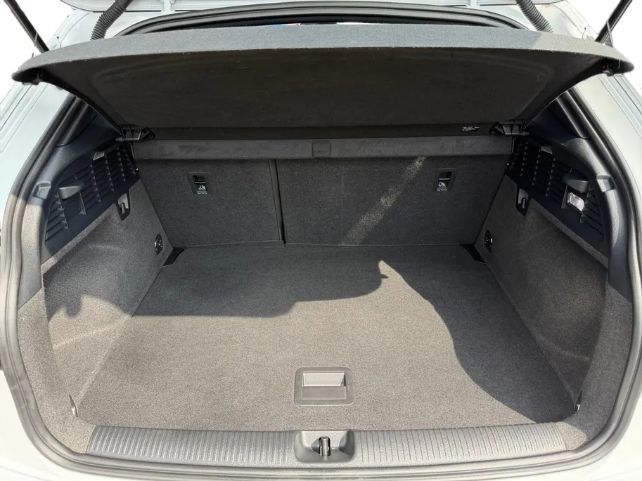 Audi Q2 35 TFSI S Edition Automaat | S-Line uitgevoerd | Metallic lak | Panoramadak | Privacy Glass | Stoelverwarming | Bovag garantie | NAP |
