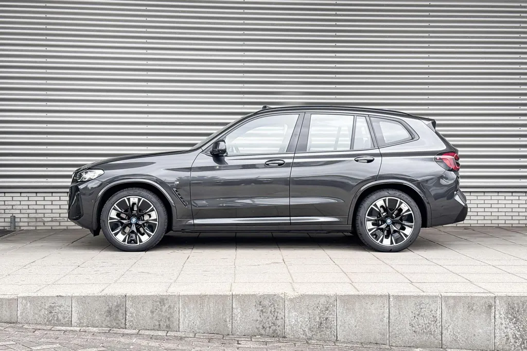 BMW iX3 High Executive 80 kWh