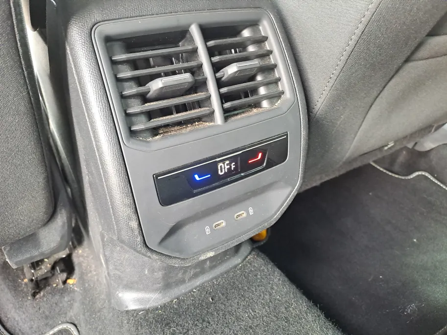 SEAT Leon 1.0 TSI Style Business Intense | Cruise control adaptief | Navigatie | LM Velgen | Apple Carplay/Android Auto | Achteruitrijcamera | airco automatisch