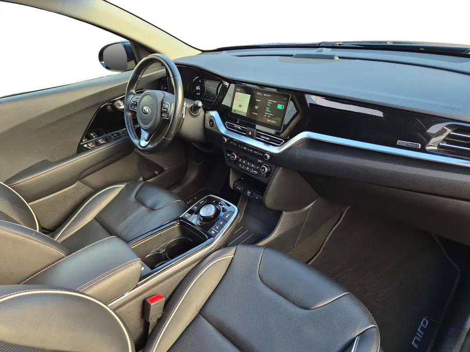 Kia e-Niro DynamicPlusLine 64 kWh | SOH 99,5 % | 3 Fase laden | 1e Eigenaar | Dealer onderhouden | Stoelverwarming | Schuif-/kanteldak | Fabrieksgarantie t/m 24-08-2029 + 3x 1 jaar |  NAP |