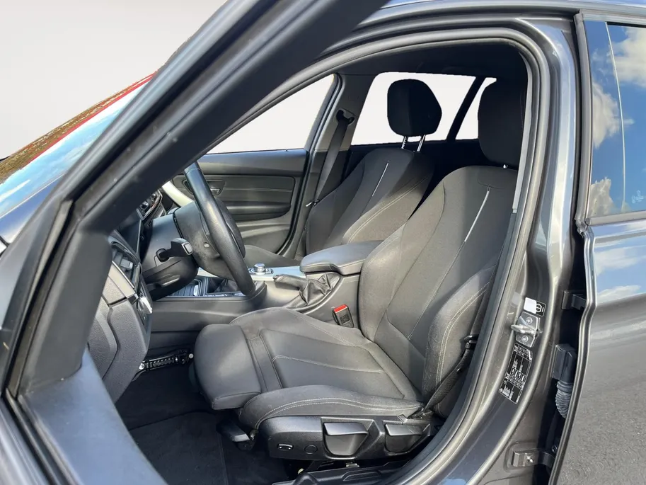 BMW 3 Serie Touring 316i Executive Sport NL Auto | unieke km.stand | navigatie | lm velgen | cruise | etc.