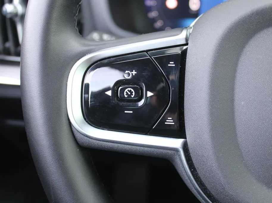 Volvo V60 2.0 T6 Plug-in hybrid AWD Plus Dark | Nappaleder | Trekhaak | HK audio | Schuifdak | Stuur-/stoelverwarming | Adap. Cruise | Dodehoek detectie | Geheugenstoelen | 360 Camera |
