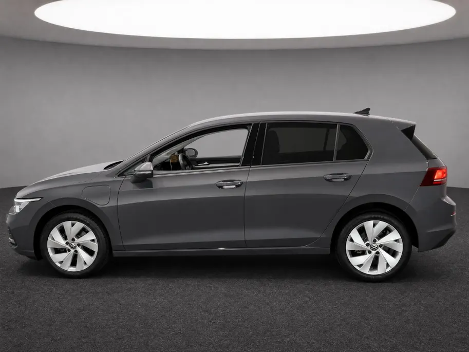 Volkswagen Golf Life Edition 1.5 eHybrid 204 PK 6 versn. DSG · Draadloze telefoonlader · Achteruitrijcamera · Privatelease Van 594,- voor  472,- obv 24 maanden! · Prijs is inclusief inruilpremie · MEGA SALE