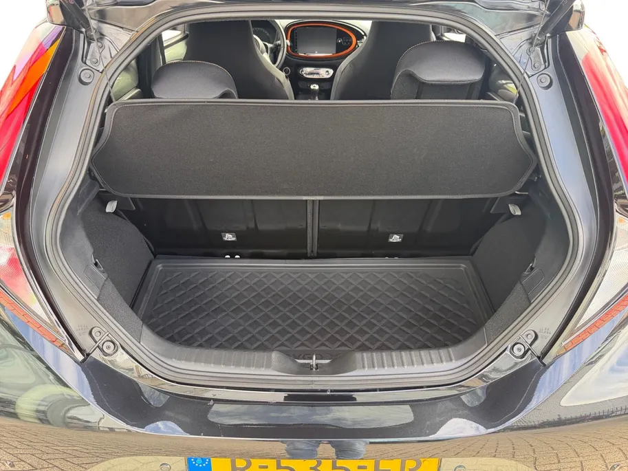 Toyota Aygo X 1.0 VVT-i MT Limited | Apple Carplay & Android Auto | Stoelverwarming | JBL Audio | Camera | Parkeersensoren | LMV | Cruise & Climate Control | Dealer Onderhouden | 12 Maanden BOVAG Garantie