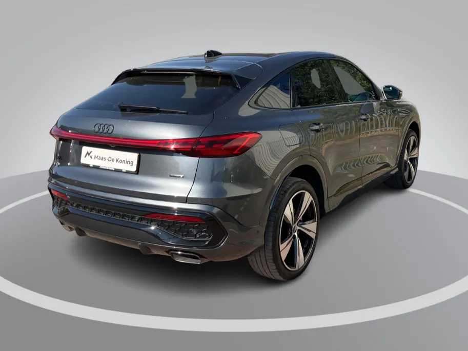 Audi Q5 Sportback 2.0TFSIe-hybrid 220kW/299PK S Line quattro · Panoramadak · 360°Camera + Parkeersensoren · Apple/Android Car Play · Garantie t/m 25-09-2029 of 80000km.