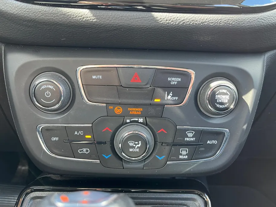 Jeep Compass 1.3T Night Eagle Liberty Edition | Trekhaak | Pakeer Camera | Cruise Control | Climate Control | Apple/Android Carplay |