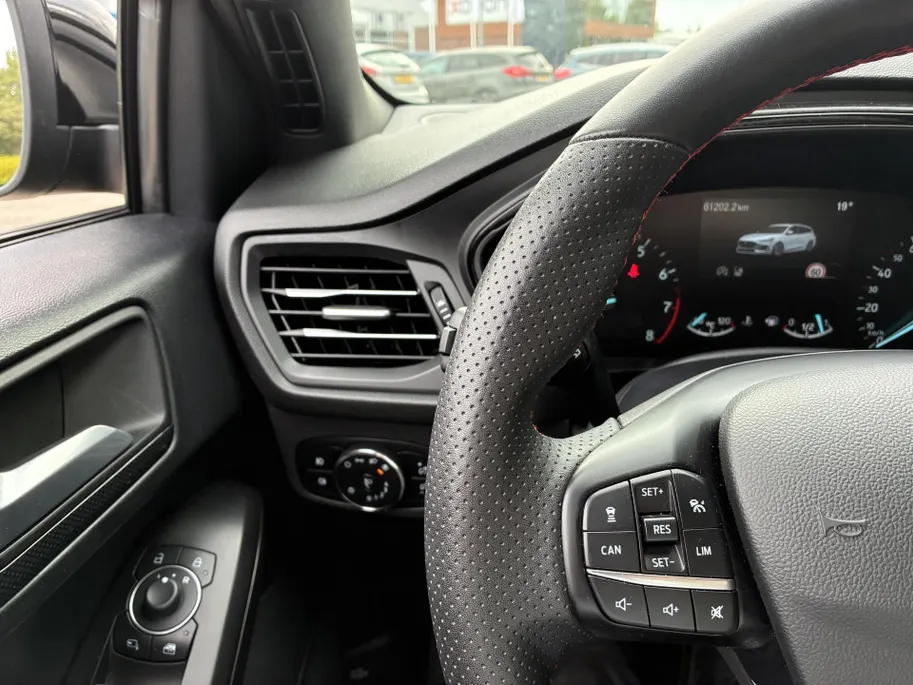 Ford Focus Wagon 1.0 EcoBoost Hybrid ST Line
