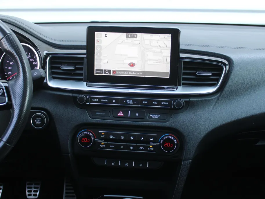 Kia ProCeed 1.4 T-GDI GT-Line | Trekhaak | Stuur-/stoelverwarming | Schuifdak | Camera | Cruise | Navi | 17" LM | Clima | LED |