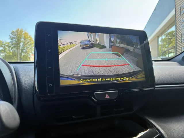 Toyota Yaris Cross 1.5 Hybrid Dynamic | Parkeersensoren V+A | Stuur en Stoelverwarm