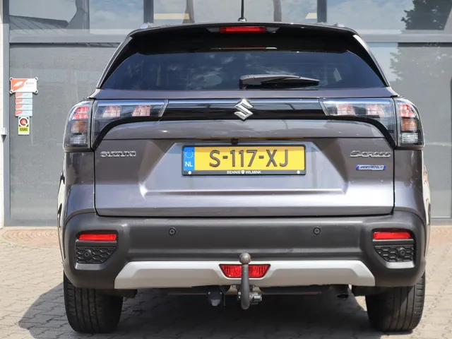 Suzuki S-Cross 1.4 BoosterJet Hybrid Select | Carplay | Trekhaak | All Seasons VERKOCHT