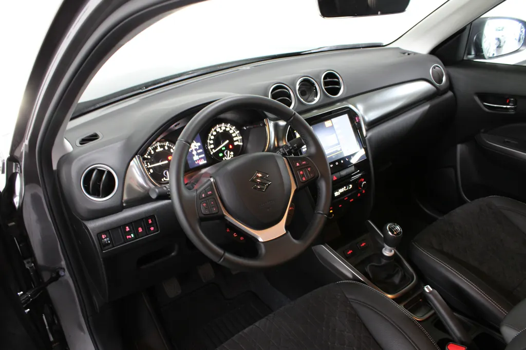 Suzuki Vitara 1.4 Boosterjet Smart Hybrid Style / Camera / Led verlichting / Navigatie / Adaptive cruise control /