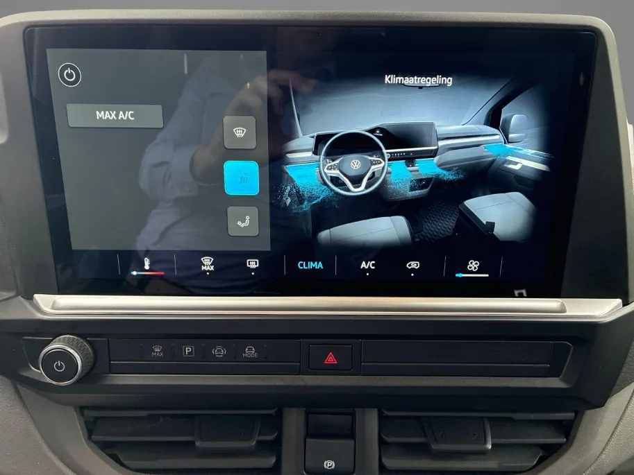 Volkswagen Bedrijfswagens Transporter 2.0TDi 110pk Bestelwagen L2 · Apple Carplay / Android Auto · Schuifdeur links en rechts · Trekhaak · Bijrijdersbank ·