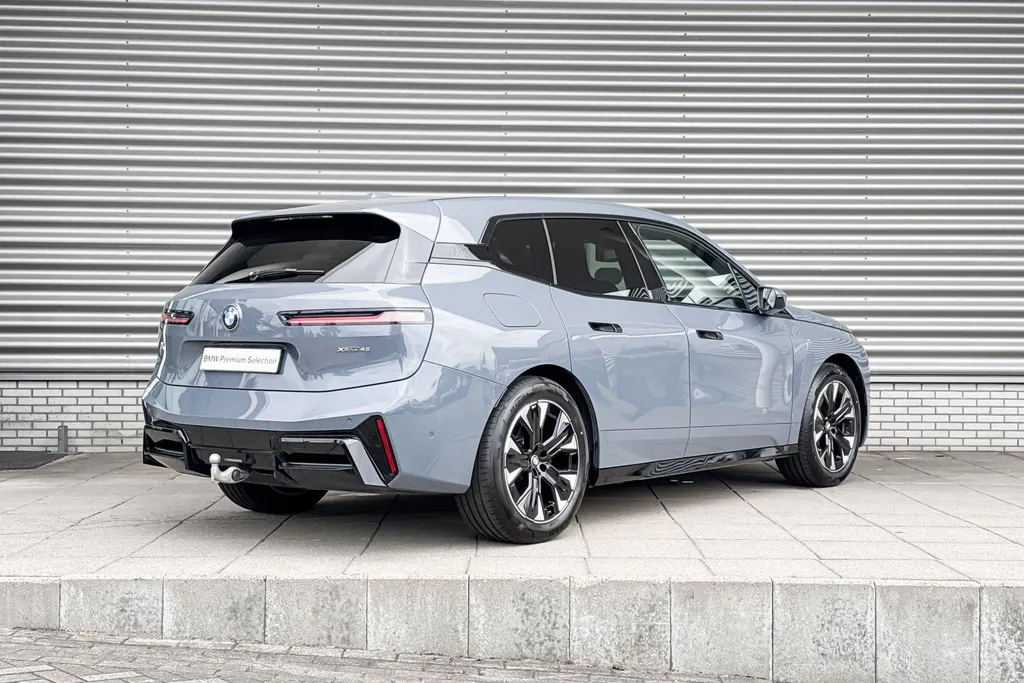 BMW iX xDrive45 101 kWh