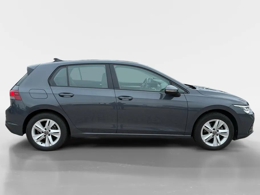 Volkswagen Golf 1.0 eTSI Life Business | CARPLAY | STOELVERWARMING | PARKEERSENSOREN | LICHTMETALEN VELGEN |