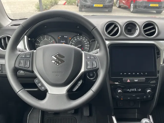 Suzuki Vitara 1.4 B.jet Style SH 1500kg trekgewicht!
