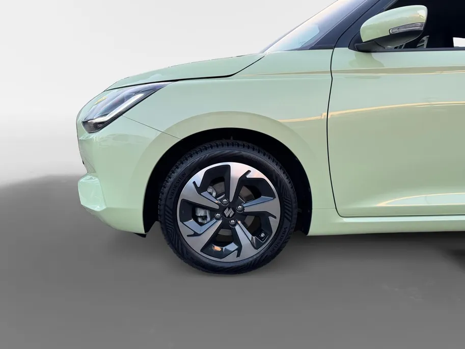 Suzuki Swift 1.2 Style Smart Hybrid | Apple Carplay/Android Auto | Achteruitrij Camera | Adaptive Cruise Control | All-Season | BLISS | LED | LMV 16' | Stoelverwarming |