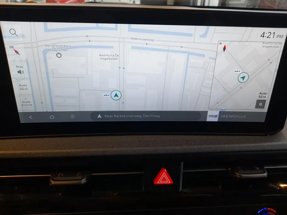 Kia EV6 Light Edition 63 kWh Nieuw model | Navi | Stoelverwarming vόόr en stuurwielverwarming | Achteruitrijcamera | Fabrieksgarantie t/m 30-4-2032 + 3x 1 jaar* | NAP