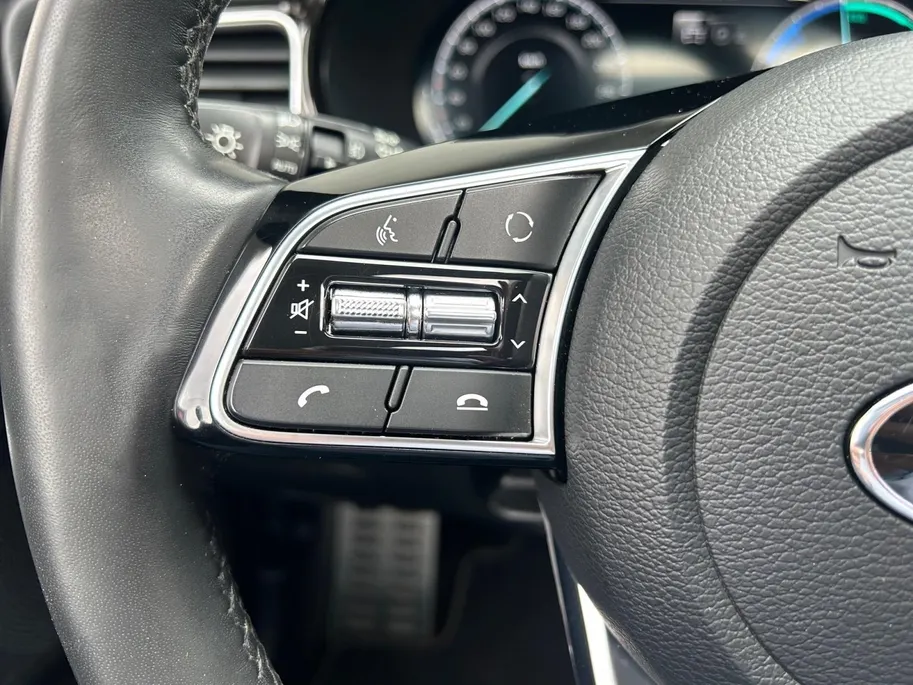 Kia XCeed 1.6 GDi PHEV ExecutiveLine | Trekhaak Afneembaar + 13-Polige Stekker | Apple Carplay / Android Auto | Navigatiesysteem | Stoelverwarming + Stoelkoeling | Stuurverwarming | Elektrisch Verstelbare Voorstoelen | Bestuurdersstoel Met geheugen | Elektrisch bed