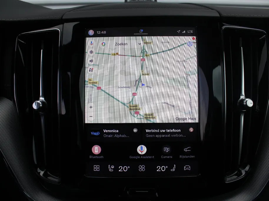 Volvo XC60 2.0 T8 Plug-in hybrid AWD Ultimate Black Edition | Trekhaak elektr. | Luchtvering | Schuifdak | Leer | Geheugenstoelen | B&W audio | Stoelventilatie | Winterset | Zeer nette auto |