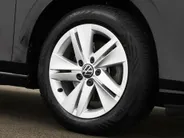 Volkswagen Golf 1.0 eTSI 110pk DSG Life · Camera · Apple/Android Car Play · Sfeerverlichting · P-Sensoren · Navigatie · 16'' Inch · Garantie t/m 04-02-2028 of 100.000km  · EXTRA INRUILKORTING ·