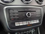 Mercedes-Benz GLA 180 Business Solution AMG AUTOMAAT | Trekhaak | Cruise | Panorama Schuif/kantel Dak | Navigatie | Camera | AMG-styling